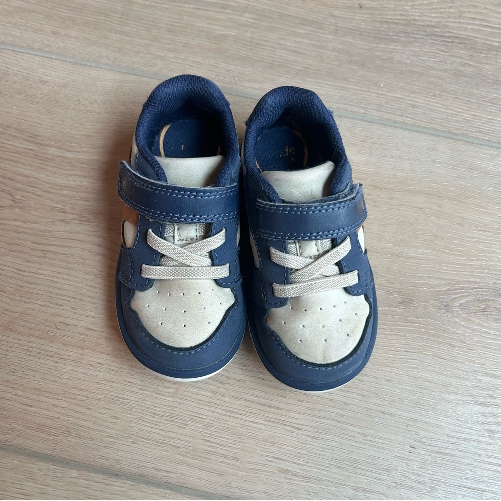 Stride ride sneakers size 6 (M)